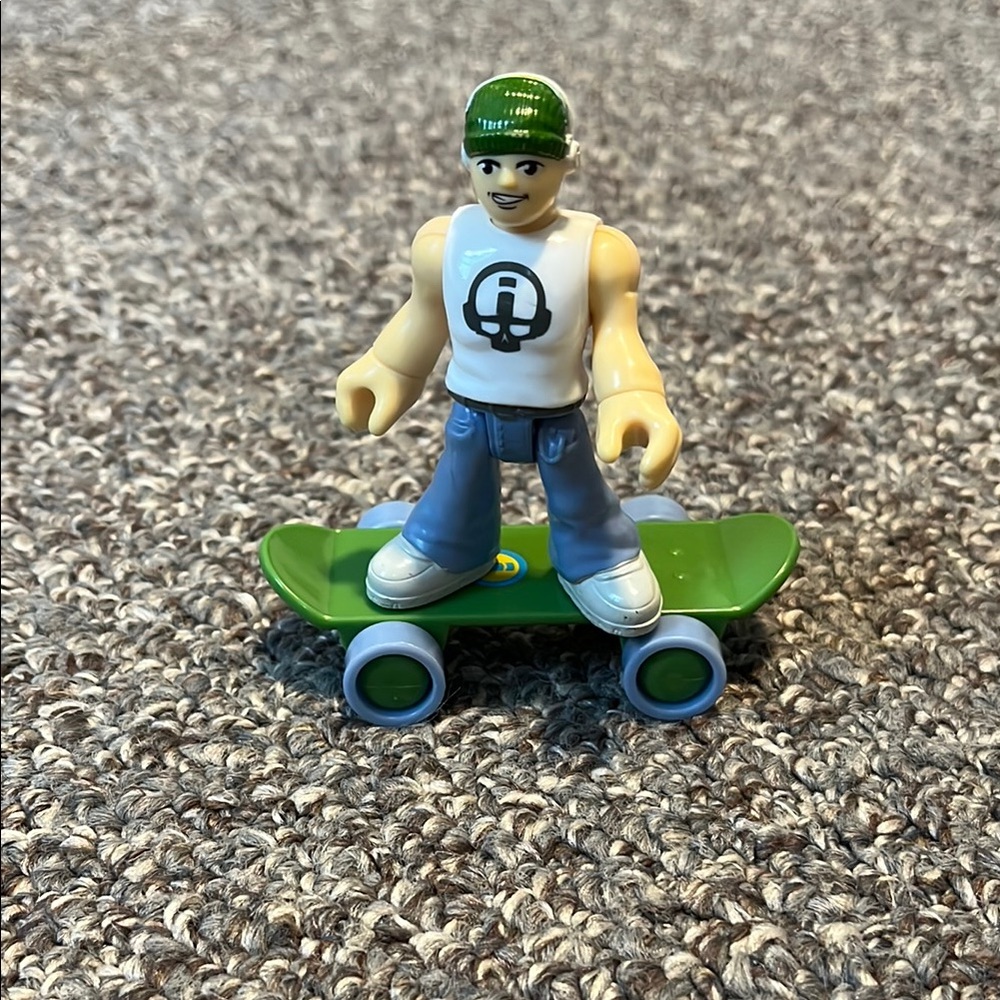 Imaginext skateboarder